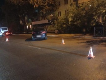 В Астрахани подросток попал под «Мерседес», переходя дорогу на красный свет