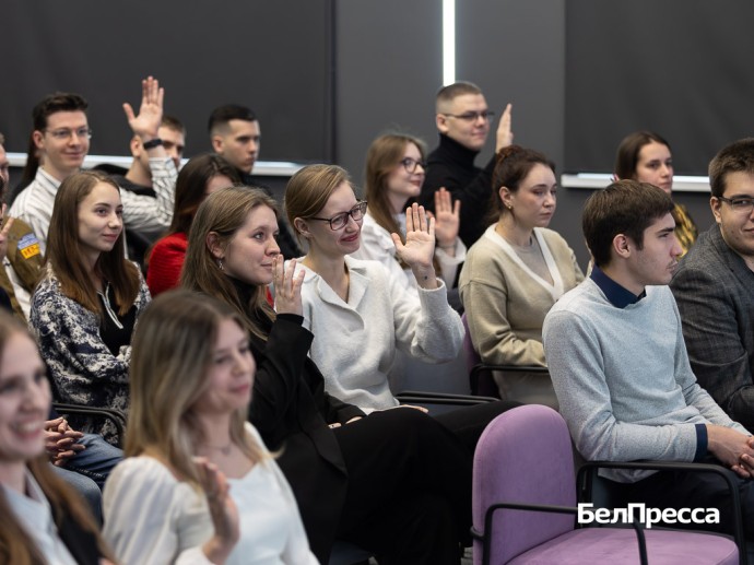 Белгородский министр Андрей Милёхин поговорил с участниками дня дублёра об образовании Белгородский министр Андрей Милёхин поговорил с участниками дня дублёра об образовании