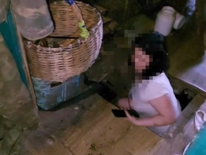 В Ярославской области должницу по алиментам нашли в подвале