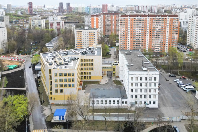 С 2011 года в столице за счет средств городского бюджета построили почти 300 школ и детских садов