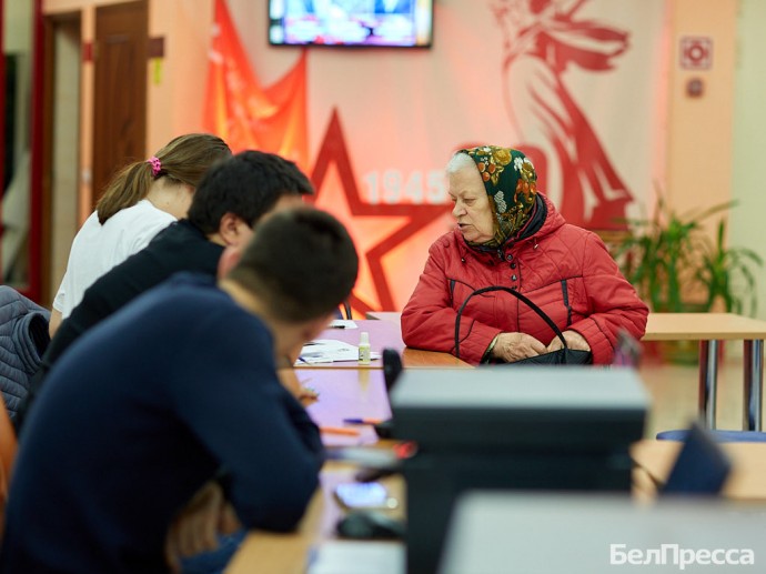 Вячеслав Гладков: «450 запросов поступило от жителей приграничья через чат-бот»