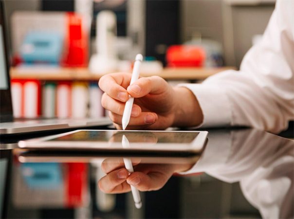 ЭПР для подписания на экране планшета согласия на медицинское вмешательство заработал в Москве ЭПР для подписания на экране планшета согласия на медицинское вмешательство заработал в Москве