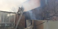 Отомстили питбайкерам: в Астрахани на улице Звёздной сгорели автомобиль и мотоцикл