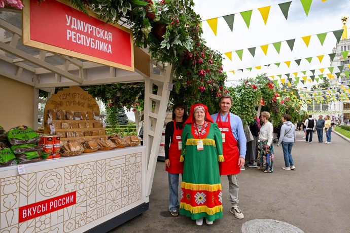 Сергей Собянин и Оксана Лут посетили фестиваль «Вкусы России»