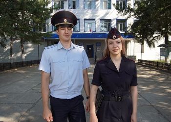 Амурских полицейских, спасших в мужчину из горящего дома, наградил Владимир Колокольцев Амурских полицейских, спасших в мужчину из горящего дома, наградил Владимир Колокольцев