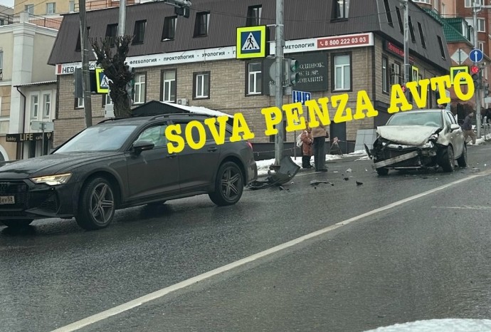 Пензенцы сообщают о серьезной аварии на перекрестке улиц Кураева и Володарского