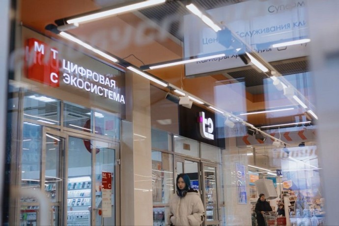 Чёрно-красная сотня: Т2 и МТС откроют 100 совместных салонов Чёрно-красная сотня: Т2 и МТС откроют 100 совместных салонов