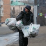 «Их пытаются вылавливать, но они прячутся по углам». Жители московского района устали от борьбы с бомжами