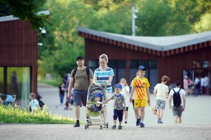 Многодетным родителям с пятью и более детьми пересчитают страховой стаж
