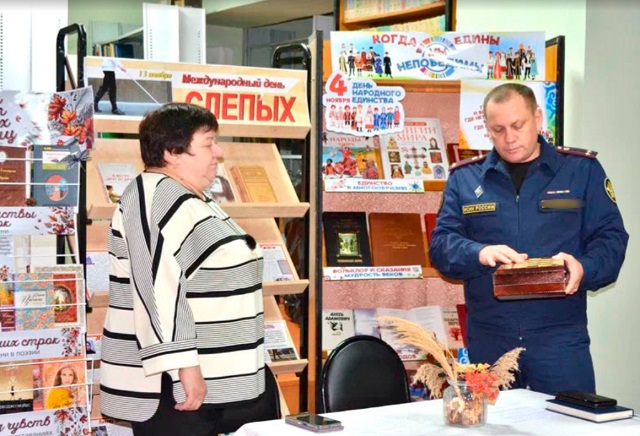 Сотрудники УФСИН по Мордовии подарили адаптированные шахматы незрячим спортсменам