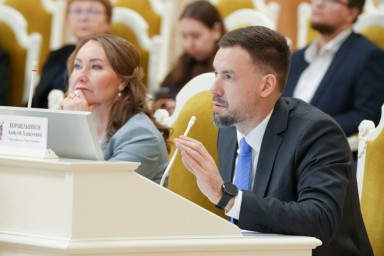 Алексей Корабельников: Одобренные поправки в городской бюджет 2026-2028 годов закрепляют стратегический курс на комплексное развитие Петербурга