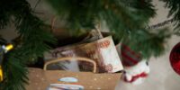 Приставы помогли астраханке вернуть зарплату — больше 1,7 миллиона рублей