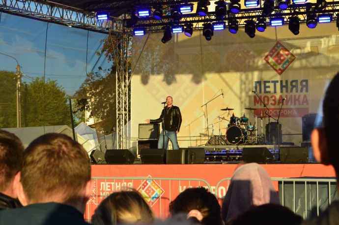 Дефицит своих хитов и байкеры вынудили Данко спеть “Арию» в Костроме Дефицит своих хитов и байкеры вынудили Данко спеть “Арию» в Костроме