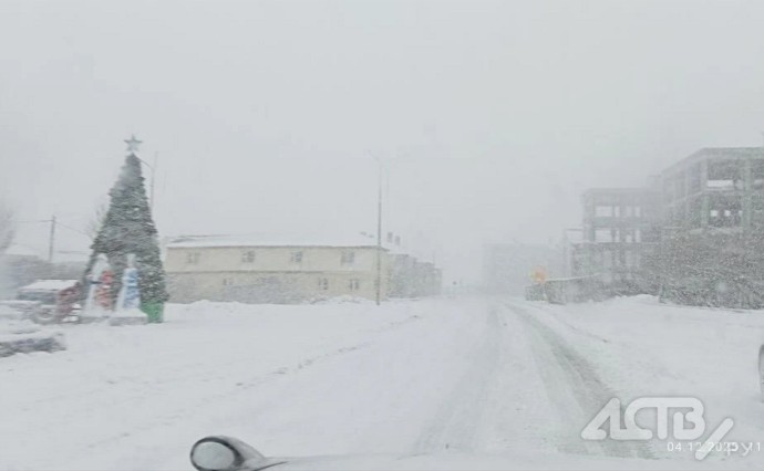 Метель накрыла север Сахалина - участок дороги закрыли из-за нулевой видимости Метель накрыла север Сахалина - участок дороги закрыли из-за нулевой видимости