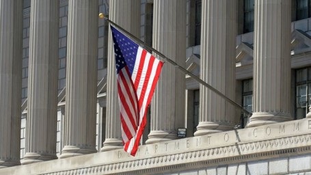 Эксперт призвал не допустить гегемонии США на рынке цифровых активов