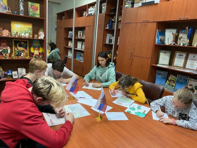 Участникам СВО вручили письма школьников, собранные в Минпросвещения России Участникам СВО вручили письма школьников, собранные в Минпросвещения России