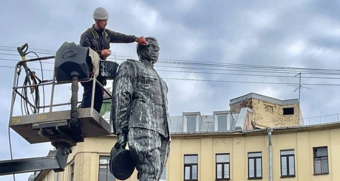 Музей городской скульптуры начал готовить памятники к 80-летию Победы