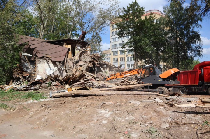 В Кирове после вмешательства Народного фронта вывезли строительный мусор у детской площадки
