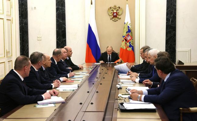 Больше всего россиян раздражает нерешительность руководства страны — опрос EADaily Больше всего россиян раздражает нерешительность руководства страны — опрос EADaily