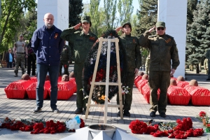 Руководитель следственного управления СК России по Запорожской области принял участие в церемонии перезахоронения останков 51 воина Великой Отечественной войны Руководитель следственного управления СК России по Запорожской области принял участие в церемонии перезахоронения останков 51 воина Великой Отечественной войны