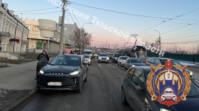В Туле на Октябрьской сбили женщину, перебегавшую дорогу рядом с переходом
