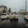 "Просто ему нужнее": автохам на светофоре в Южно-Сахалинске обогнал всех по встречке и на красный