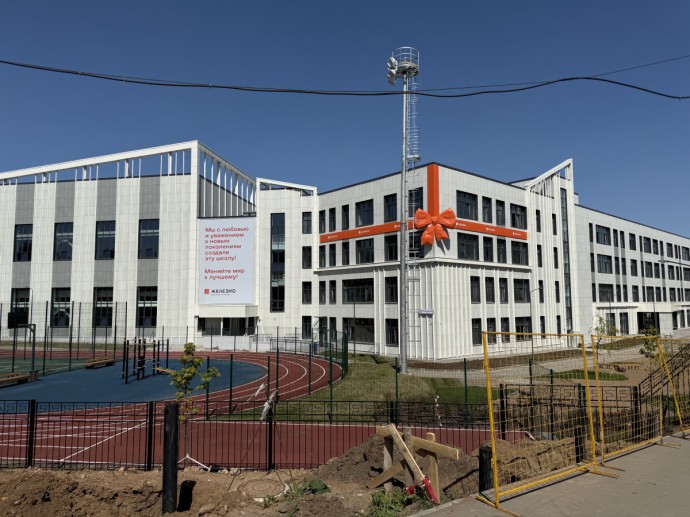 Первоклассники — на выход: новая школа в Шевелях отказала в приеме более 40 семилеткам