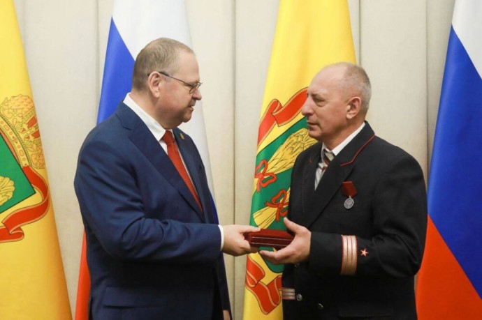 Губернатор Олег Мельниченко наградил пензенцев за особые заслуги