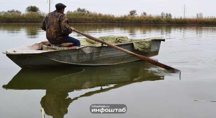 Шутка за 300 … тысяч: в Астраханской области два мигранта попали на огромный штраф за прогулку на чужой лодке Шутка за 300 … тысяч: в Астраханской области два мигранта попали на огромный штраф за прогулку на чужой лодке