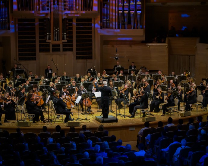 Владимир Спиваков и Национальный филармонический оркестр России открыли сезон Дома музыки Владимир Спиваков и Национальный филармонический оркестр России открыли сезон Дома музыки