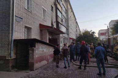В Благовещенске — серьезный пожар в многоэтажке на Горького
