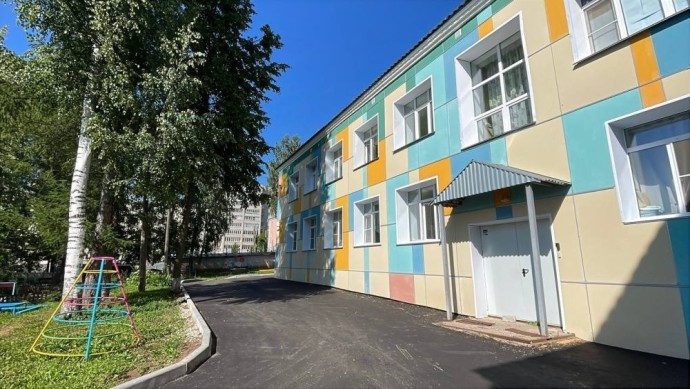 В Кирове до конца июля благоустроят территории 30 детсадов