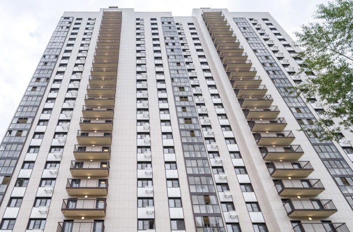 Более 500 москвичей осматривают квартиры в новостройке по программе реновации в Лианозове