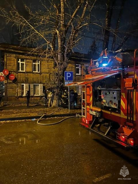 В Иркутске женщина едва не погибла из-за поминальной свечи В Иркутске женщина едва не погибла из-за поминальной свечи