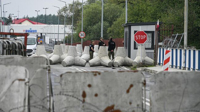 Польша возобновит движение через границу с Белоруссией Польша возобновит движение через границу с Белоруссией