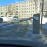 Неизвестный водитель врезался в шлагбаум и скрылся с места ДТП в Южно-Сахалинске