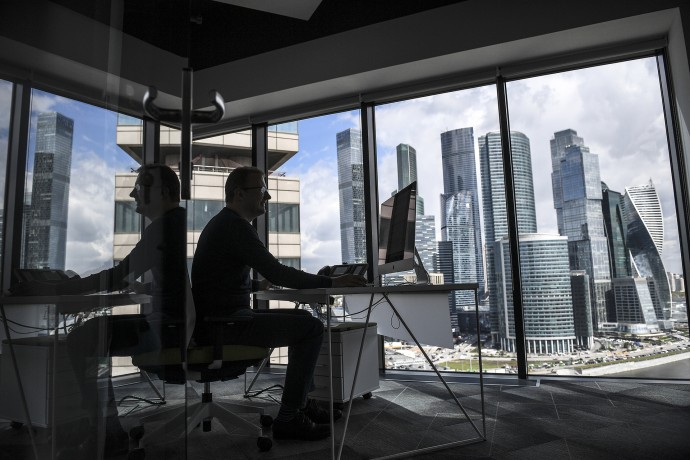 Средняя зарплата в Москве составляет 165,7 тысячи рублей