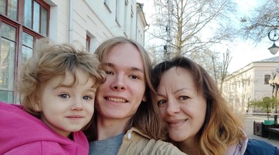 «Чувствуешь себя полноценным человеком»: семья из Крыма получила разрешительные документы после запроса RT в МВД