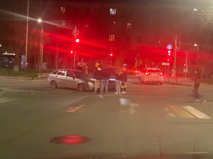 В Кирове столкнулись два автомобиля