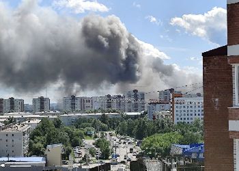 В Благовещенске загорелся склад