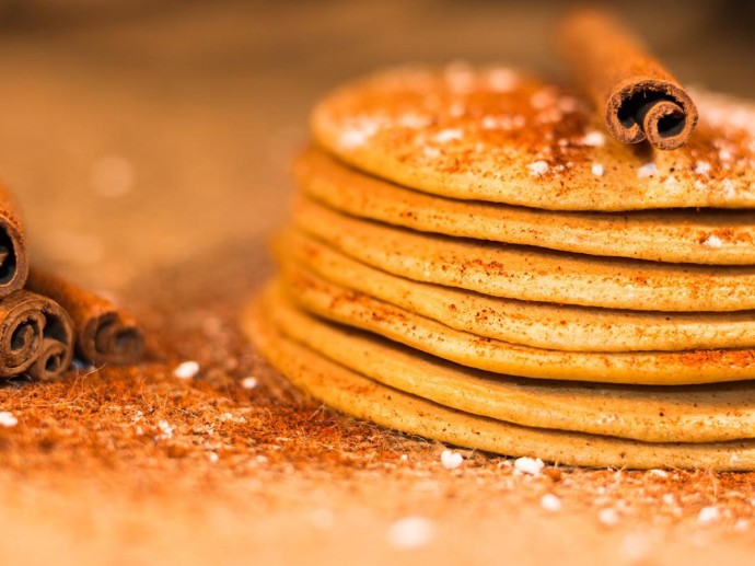 Газированная вода делает блины нежными и воздушными — подтверждают кулинары