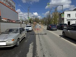Машина сбила женщину с ребёнком Машина сбила женщину с ребёнком
