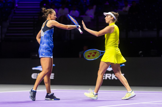 Вероника Кудерметова и Мертенс вышли в финал Итогового турнира WTA в парном разряде Вероника Кудерметова и Мертенс вышли в финал Итогового турнира WTA в парном разряде