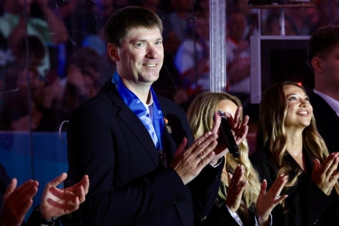 Экс-хоккеист «Металлурга» был дважды за день награжден Экс-хоккеист «Металлурга» был дважды за день награжден