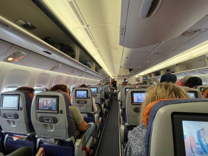 Массовая задержка рейса во Владивостоке: сотни пассажиров не могут улететь в Москву