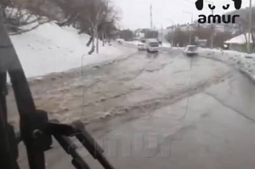 Мощный снегопад парализовал Петропавловск-Камчатский Мощный снегопад парализовал Петропавловск-Камчатский