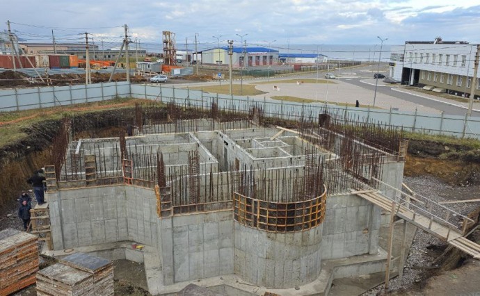 В Курильске с опережением графика строится храм святых апостолов Петра и Павла, покровителей рыбаков В Курильске с опережением графика строится храм святых апостолов Петра и Павла, покровителей рыбаков