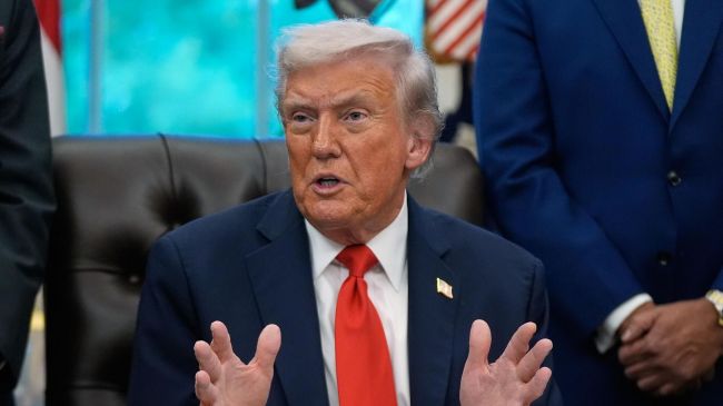 Конфетки: Киев получил большую часть помощи в сотни миллиардов наличными — Трамп Конфетки: Киев получил большую часть помощи в сотни миллиардов наличными — Трамп