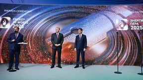 Александр Новак наградил победителей международного медиаконкурса «Энергия пера» Александр Новак наградил победителей международного медиаконкурса «Энергия пера»