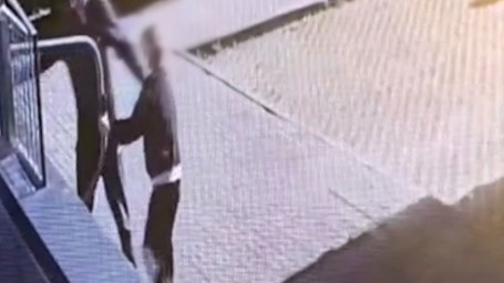 Петербуржец избил десятилетнего школьника из-за игры в мяч